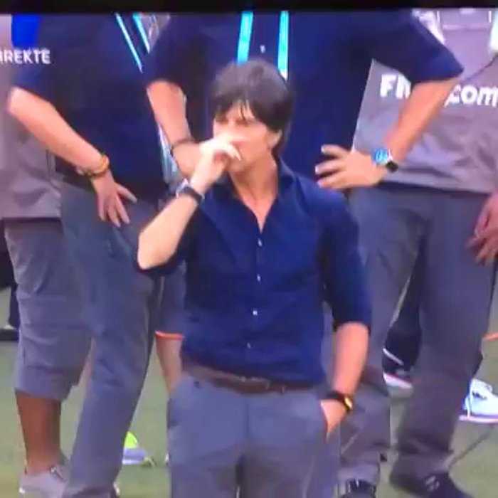 Löw'ün Burunu Karıştırırken Ronaldo'nun Elini Sıkması