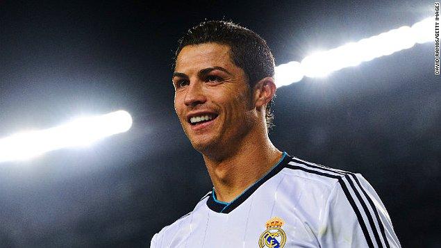 1. Asıl adı  Cristiano Ronaldo dos Santos Aveiro.