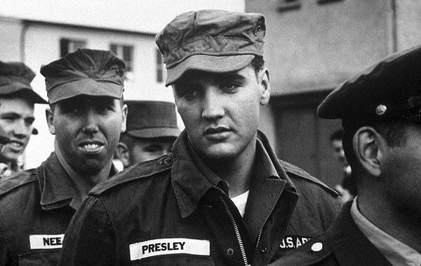 47. Elvis Presley Amerikan askerlik görevi sırasında-1958