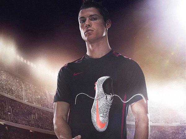 Nike'la yaptığı yeni sponsorluk anlaşması ile yılda 8 milyon dolar alacak