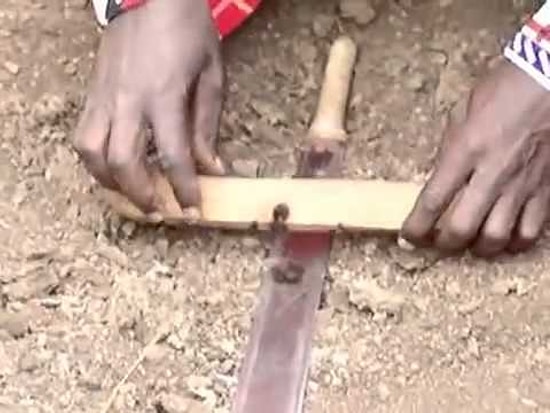 Afrika'da İlkel Şartlarda 3 Dakikada Ateş Yakmak