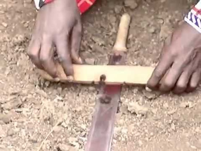 Afrika'da İlkel Şartlarda 3 Dakikada Ateş Yakmak