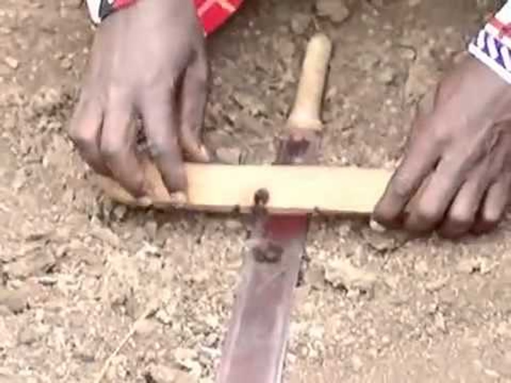 Afrika'da İlkel Şartlarda 3 Dakikada Ateş Yakmak