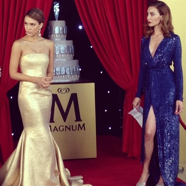 Jessica Alba ve Ece Sukan