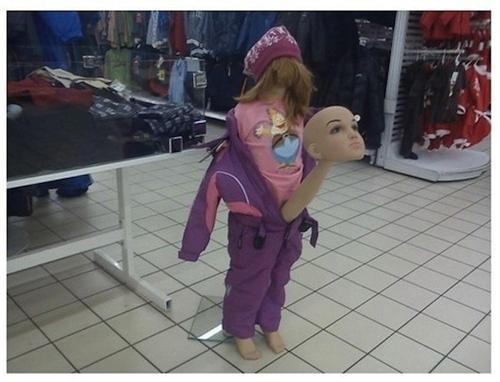 İnsan Vücudunun Acayip Biçimde Yorumlandığı 15 Vitrin Mankeni