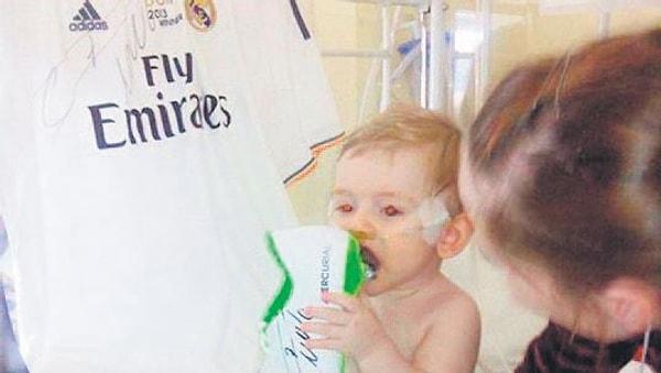 10 aylık Erik Ortiz Cruz, ameliyat öncesinde Ronaldo'nun imzalı krampon ve formalarıyla poz vermişti.