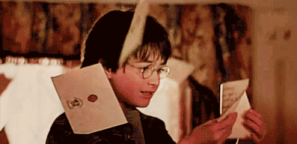 1. Harry'nin Hogwarts'dan mektup yağmuruna tutulduğu an