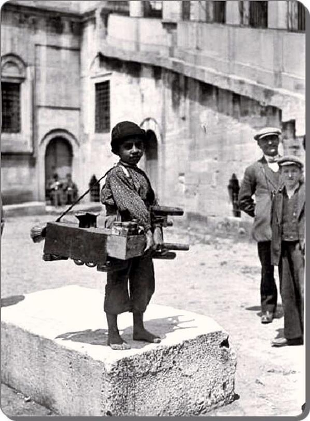 14 Çarpıcı Siyah Beyaz Fotoğrafla Tarihe Tanıklık Etmiş Çocuklar