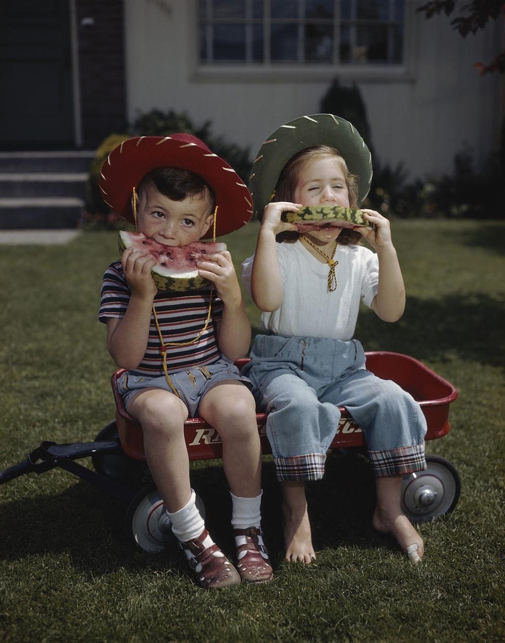 Yaz Tatili Anlayışının Yıllar Geçse Bile Değişmeyeceğinin Kanıtı 17 Vintage Fotoğraf