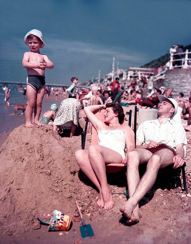 8. Ailenle plajda takılmak.