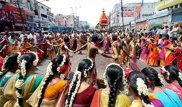 20) Rath Yatra Hindu Festivali'ne katılın
