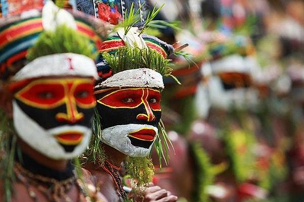 26) Papua Yeni Gine'de Singsing dans ve müzik festivaline gidin