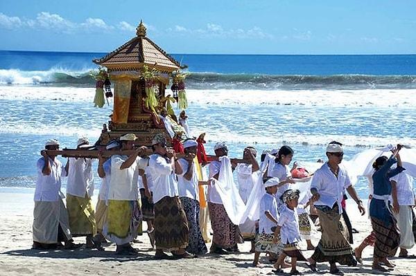 27) Endonezya'da sessiz kutlanan ve arınmak için yapılan Nyepi Kutlamaları'na gidin