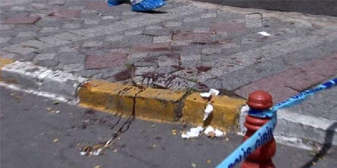 Polis İstanbul'da bayrak indiren kişiyi vurdu