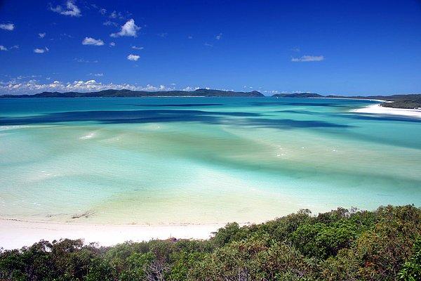 10. Dünyanın en beyaz kumu olan ve en berrak denizlerinden biri olan, Queensland, Avusturalya.