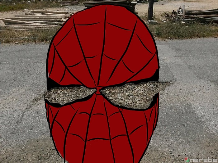 Pek Muhterem Yol Çukuruna 10 Denişik Çizik