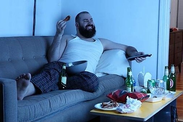 16. Televizyon karşısına oturunca isteklerinin bitmemesi bunları taksit taksit söylemeleri