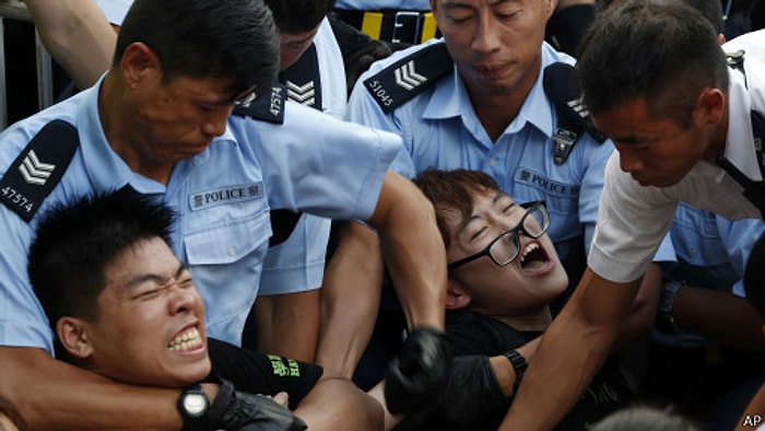 Hong Kong: Demokrasi Eyleminde 500 Gözaltı