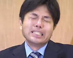 Japon Politikacı Çocuk Gibi Ağladı