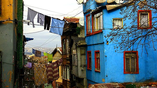 2. Sessiz ve ıssız Süleymaniye sokakları ve sokak arasındaki çamaşırlar