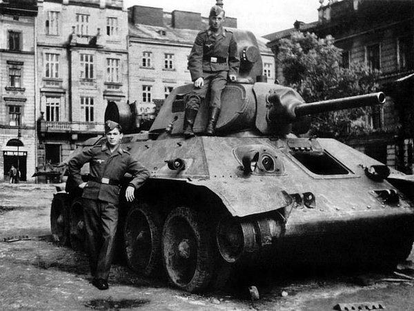11.Ele geçirilmiş Sovyet tankı