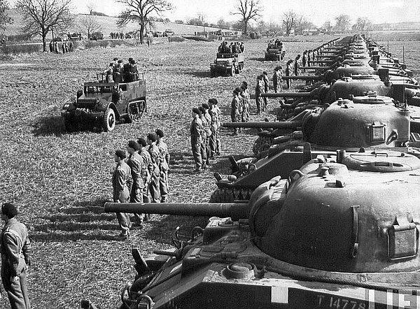 18.Savaşa gitmeden önce Amerikan tankları