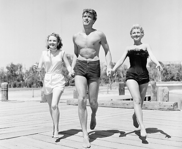 4. Clint Eastwood, San Francisco'da yanında Olive Sturges ve Dani Crayne isimli aktrislerle (1954)