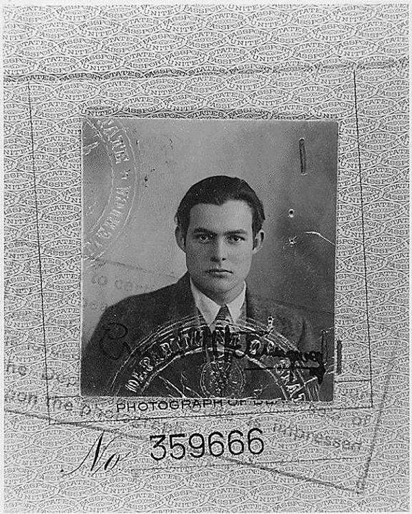26. Ernest Hemingway'in etkileyici pasaport fotoğrafı