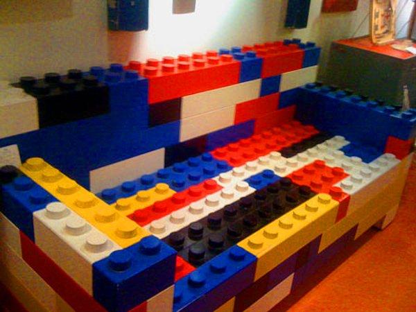 10. Oturmaktan sıkılanlara Lego kanepe