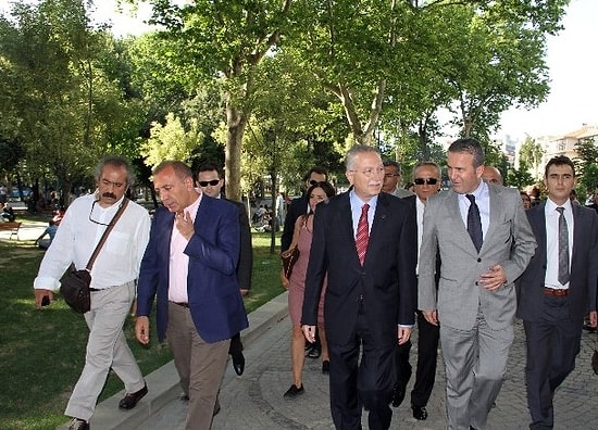 Ekmeleddin İhsanoğlu Taksim Gezi Parkı'nı Ziyaret Etti