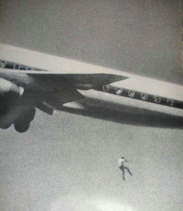 22. 1970 yılında Sidney'den kalkan Japon Havayolları'na ait uçaktan düşen 14 yaşındaki Keith Sapsford