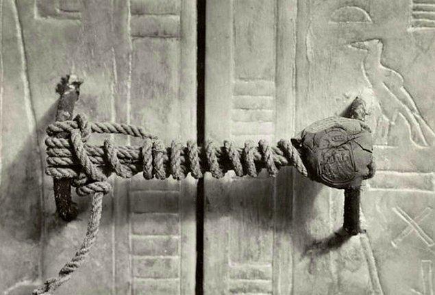 26. Tutankhamun'un mezarının kapısındaki mührün bozulmamış hali, 1922