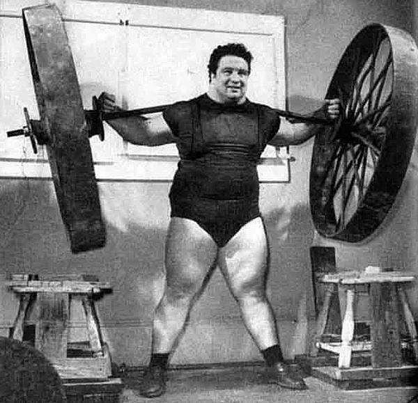 28. Paul Anderson'ın 2,840 kg ağırlığı kaldırarak en güçlü insan olduğunu kanıtladığı an, 1957