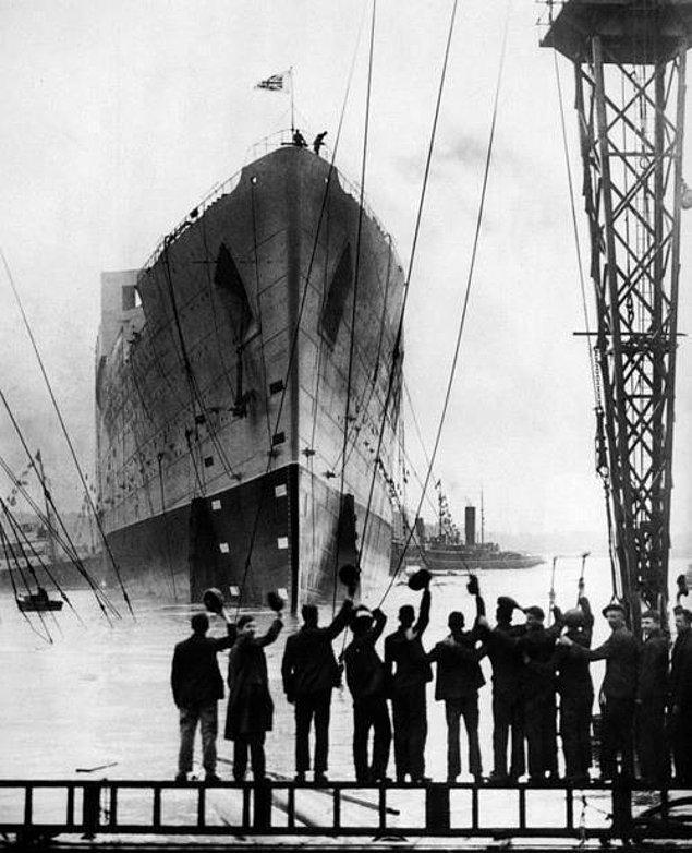 30. Titanik'in suya indirilişi, 1912