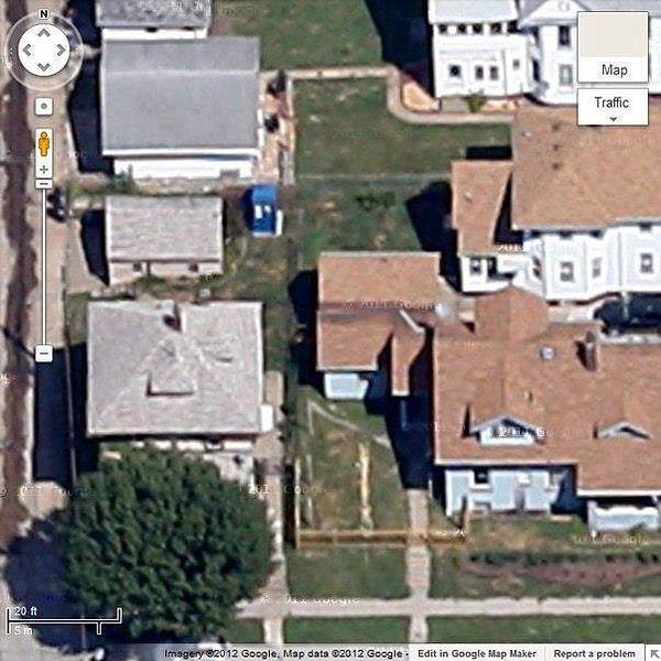 8. Google Earth'te gözüken, doktor'un telefon klübesine benzer bir kulübe: