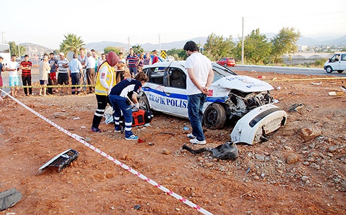 TIR, Polis Otomobilini Biçti: 1 Şehit