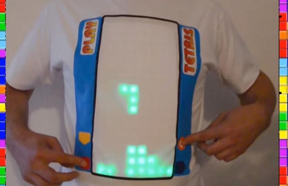 Üzerinde Tetris Oynanabilen Tişört