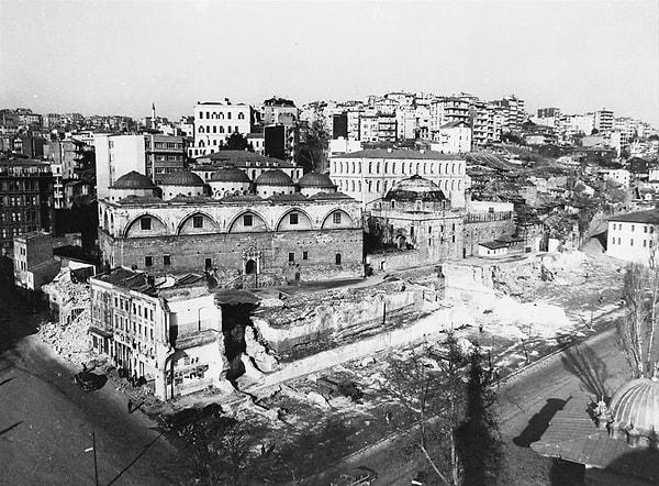 41. Tophane Meydanı'nındaki tarihi eserlerin yıkımı, 1950'ler