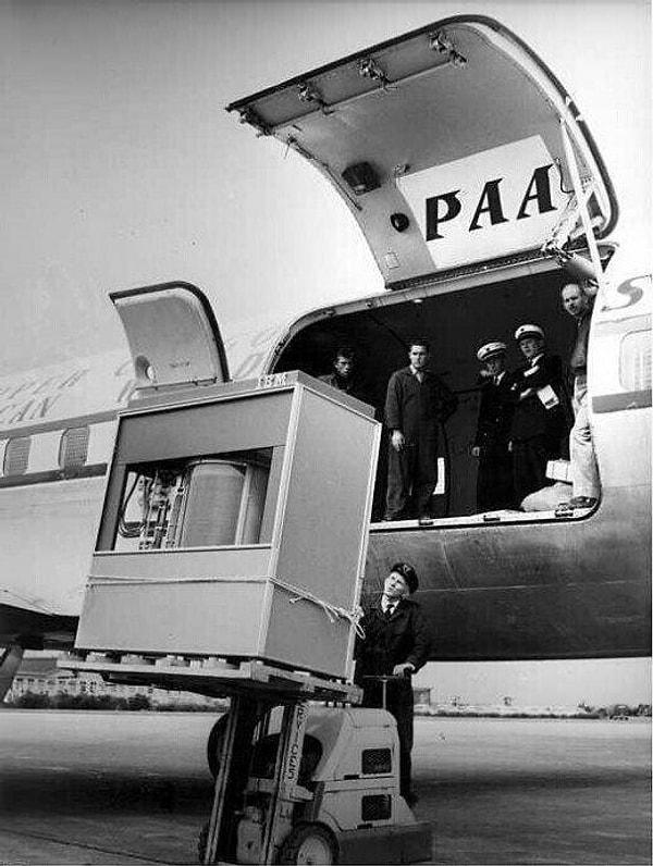 44. Beş megabayt hafızalı, yaklaşık bir tonluk IBM harddisk, 1956