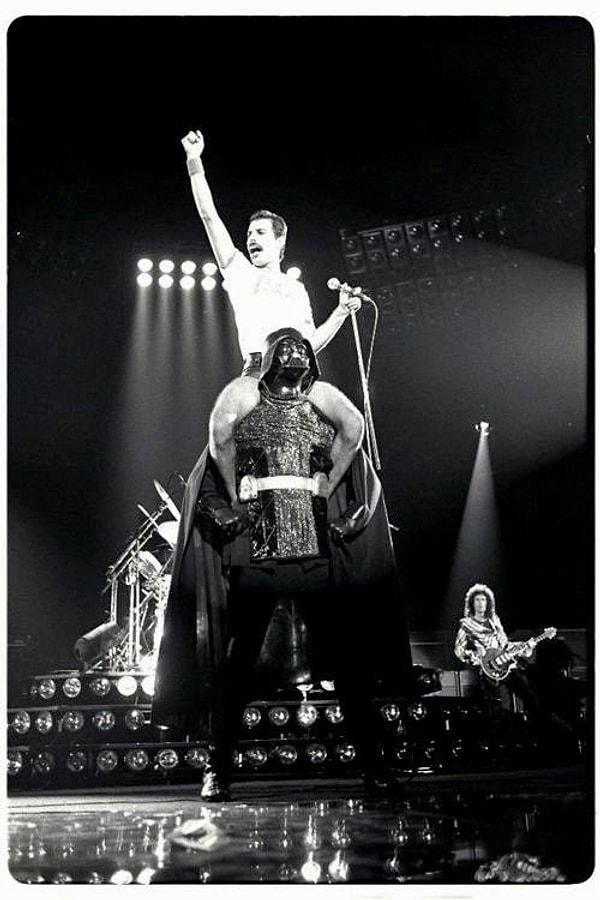 17. Darth Vader'ın omzunda konser vermişliği var.