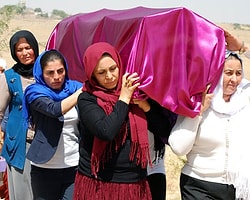 Tabutunu Kadınlar Taşıdı