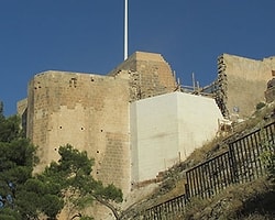 1200 Yıllık Urfa Kalesi'ne Tepki Çeken Restorasyon