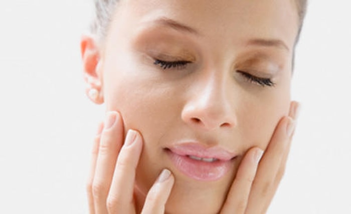 Sivilceleri Gizleyen Makyaj Yöntemleri