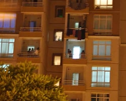 Karısını Öldürdü, Balkonda Sigara İçti