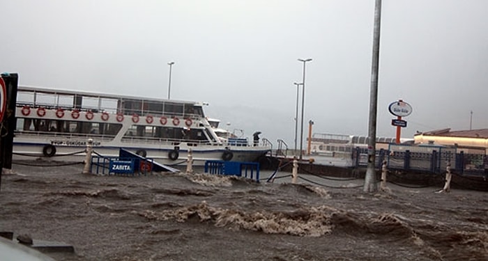 Üsküdar Meydanı Yine Sular Altında Kaldı