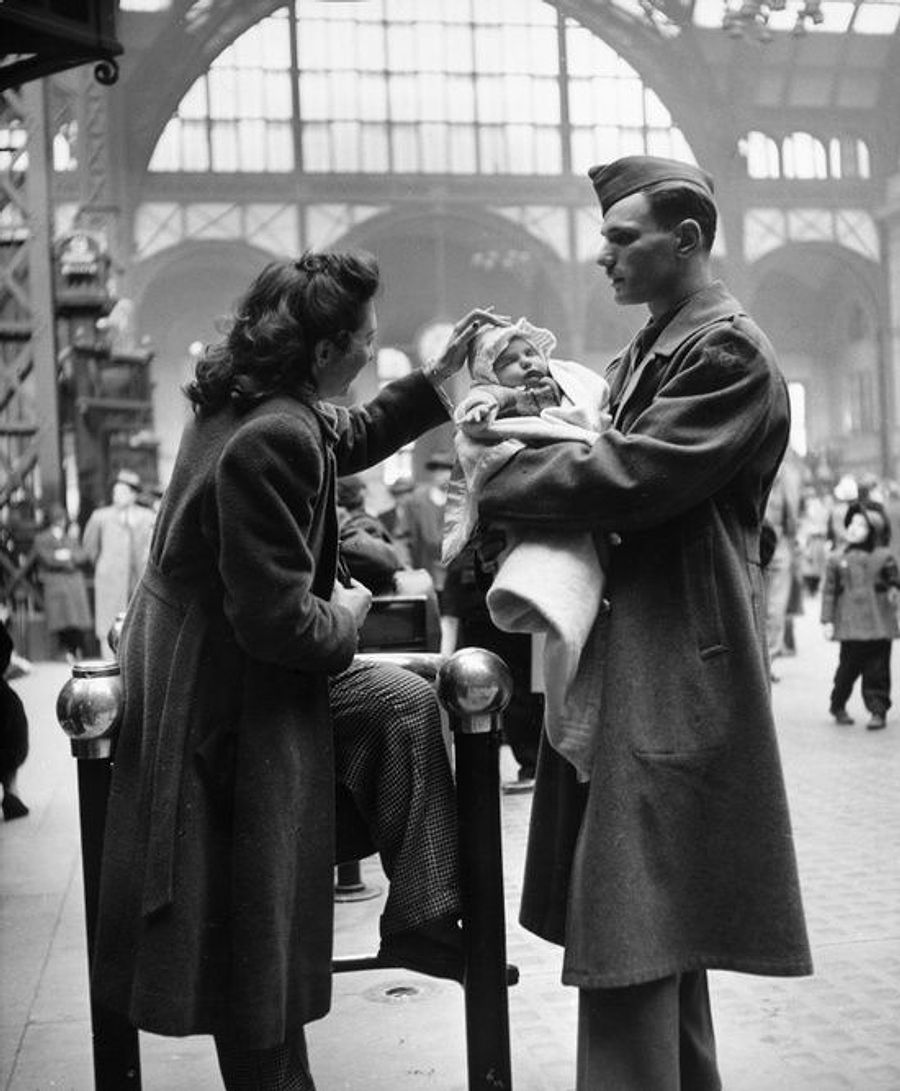 Старое прощание. Прощание влюбленных на Пенсильванском вокзале в 1943. Проводы на вокзале.