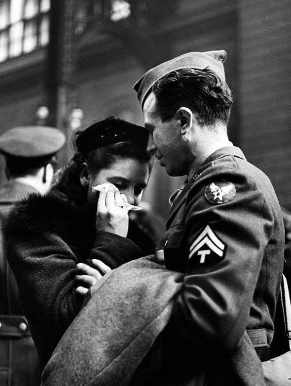 10. Pennsylvania Garı'nda yine bir ayrılık sahnesi: İkinci Dünya Savaşı uğruna ayrılan çift