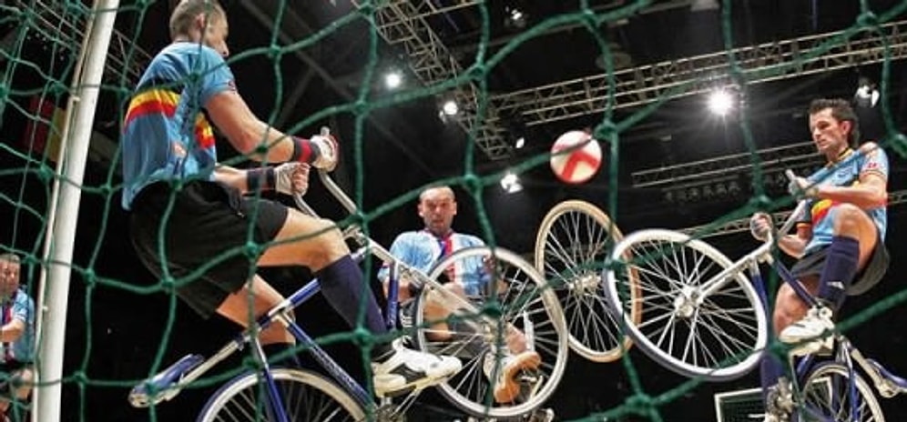 Bisikletle Futbol Maçı Yapmak