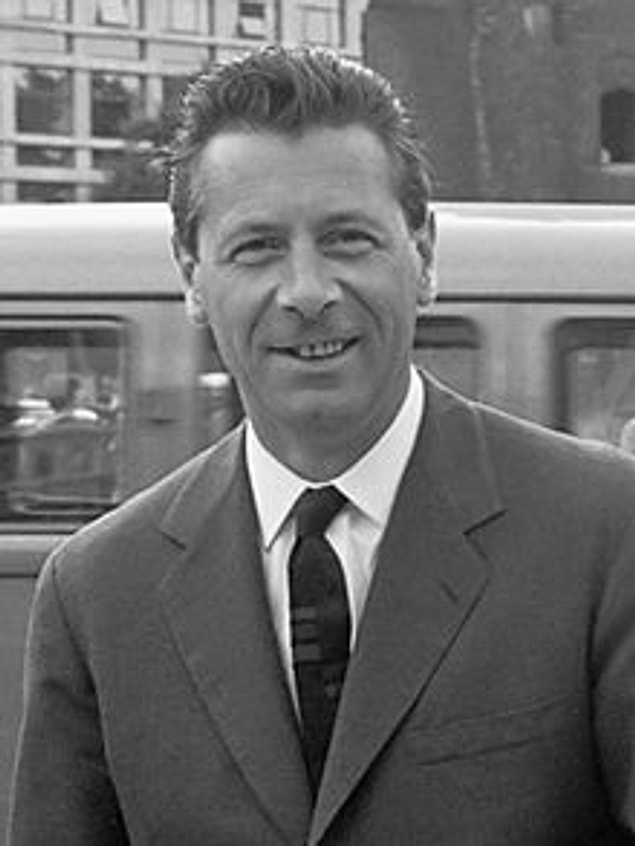 27. Pierre Dominique(Gazeteci), Fransa