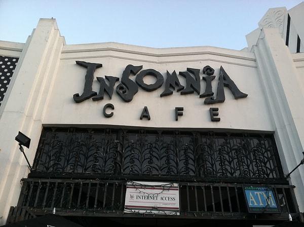 5. Dizinin ilk isim seçimleri Insomnia Cafe, Six of One, Like Us olacakmış fakat sonra Friends olarak değiştirilmiş